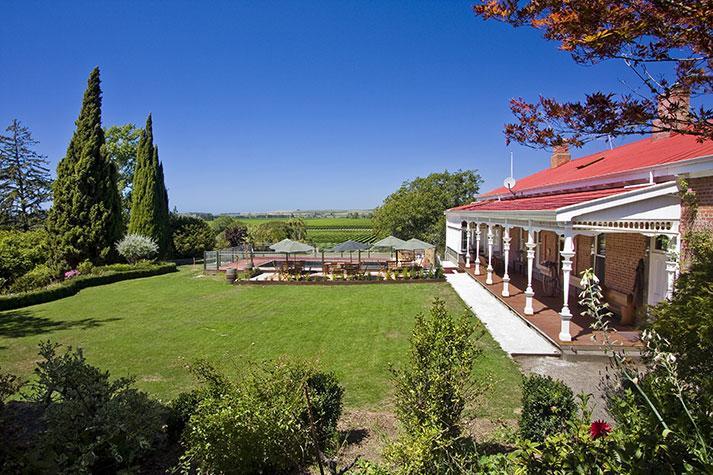 Hotel Ugbrooke Country Estate à Lower Dashwood Extérieur photo