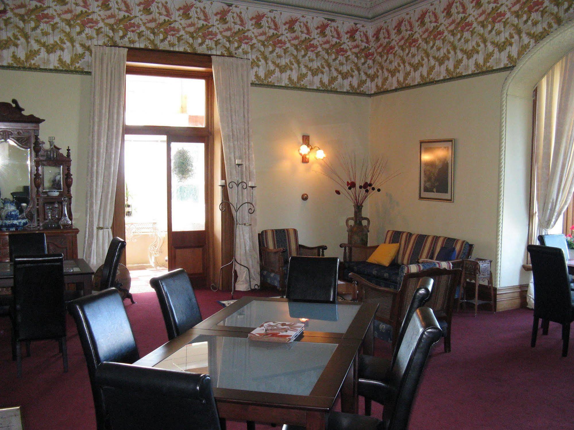 Hotel Ugbrooke Country Estate à Lower Dashwood Extérieur photo